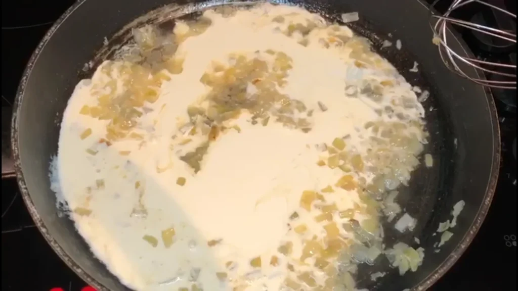 Smoked Salmon Linguine 9 Stir in the heavy cream, and cook for another 2-3 minutes until it starts to thicken