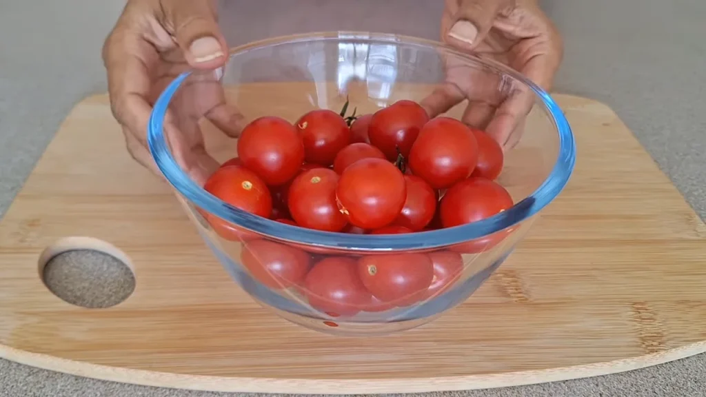 Cherry tomato pasta 3 Prepare the Cherry Tomatoes
