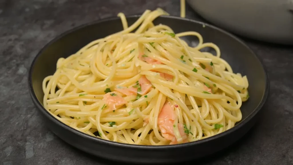Butter Garlic Spaghetti 14 Garnish and Serve a plate of butter garlic spaghetti garnished with parsley, showcasing a delicious, creamy pasta dish ready to enjoy.